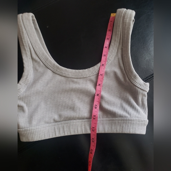 ALO Yoga Light Gray Ribbed Spirts Bra - Picture 9 of 9